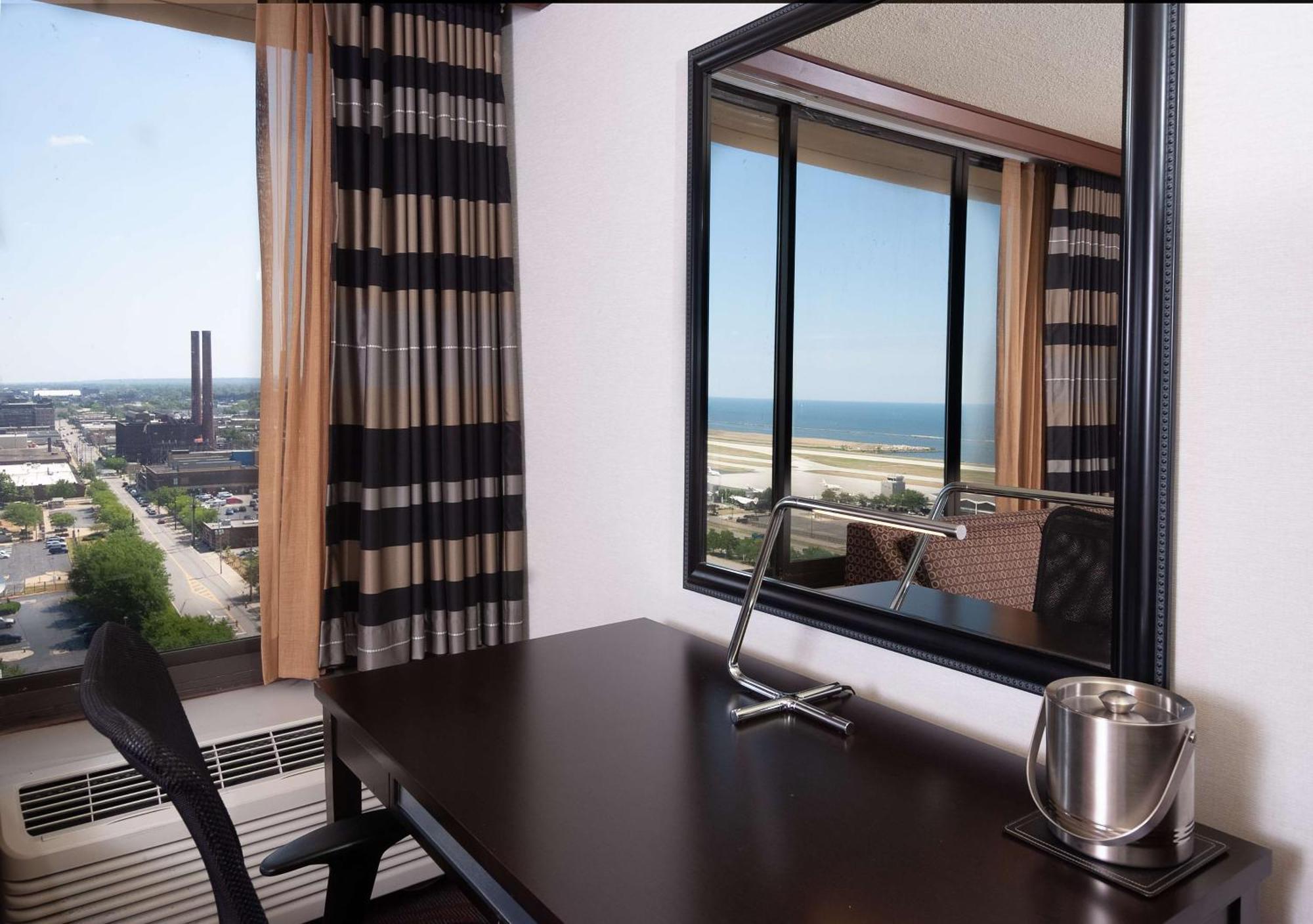 Doubletree By Hilton Hotel Cleveland Downtown - Lakeside Exterior foto
